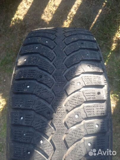 Bridgestone Blizzak Spike-01 195/60 R15