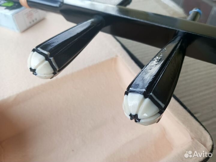 Эрху - китайская скрипка. С чехлом