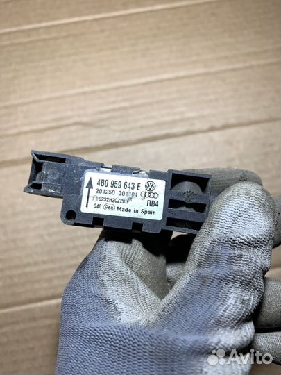 Датчик удара VAG 4B0959643E