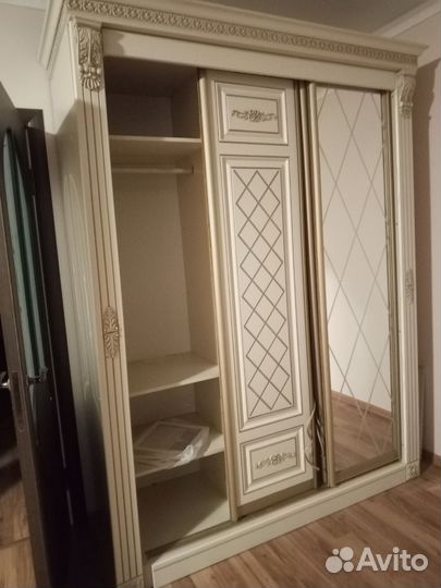 Шкаф