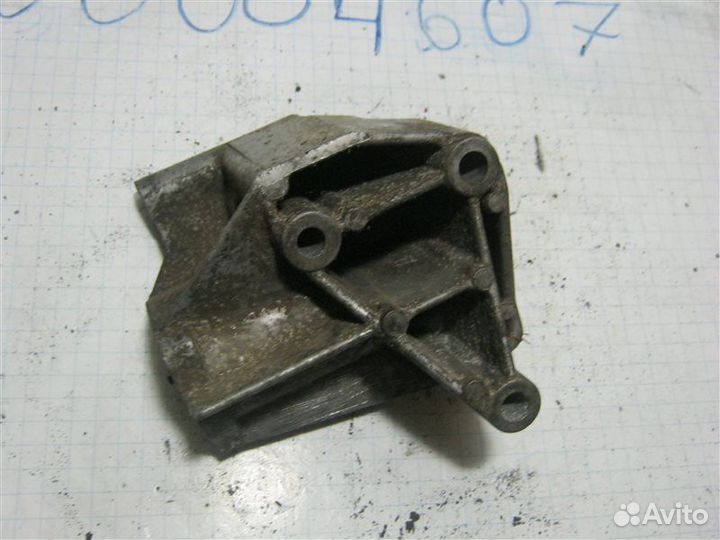 Кронштейн генератора Audi 100 C4 (1991-1994)