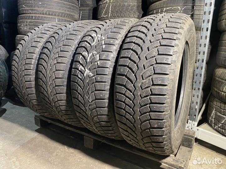 Bridgestone Blizzak Spike-01 285/60 R18 116T