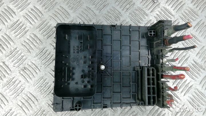 Блок предохранителей volkswagen passat B6 2005 200