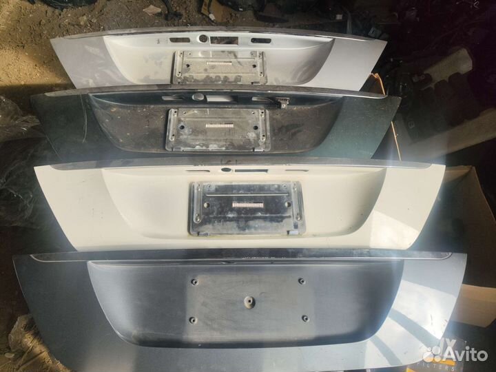 Молдинг багажника на Мерседес 211