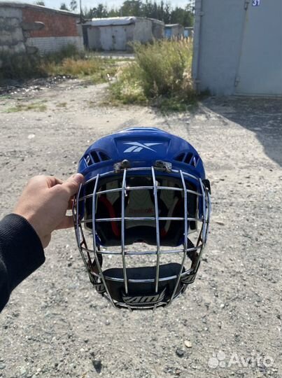 Хоккейный шлем