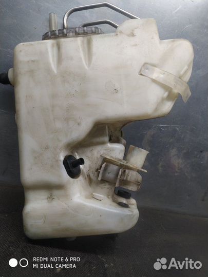 Бачок омывателя передний правый Mercedes Benz