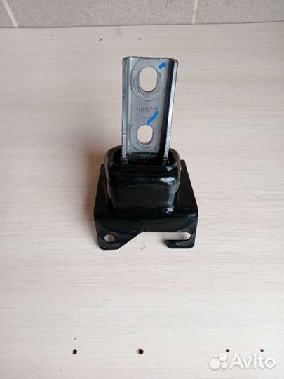 Подушка кпп верхний на рено сандеро 2 2014г