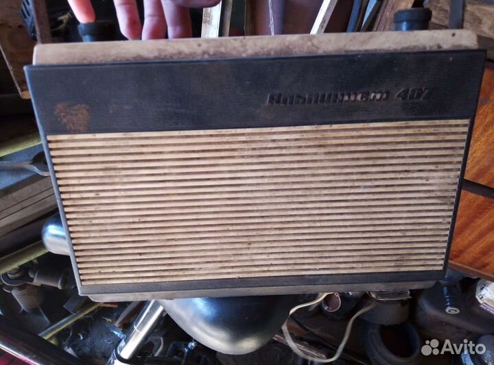 Старинные радиоприемники и телевизор