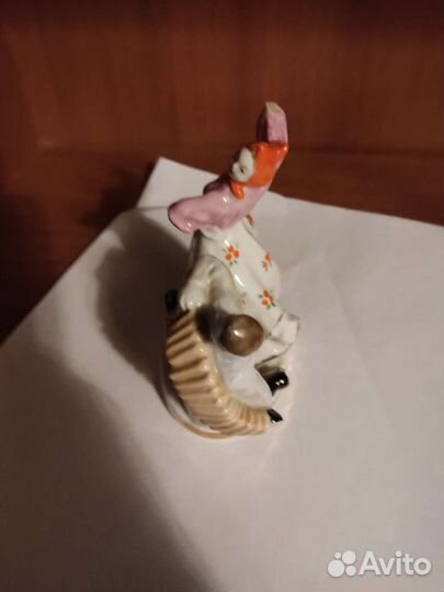 Статуэтка фарфор. Гармонист и плясунья