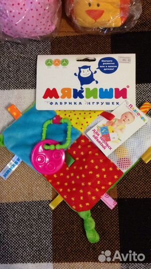 Развивающий тактильный куб с бубенчиком и др