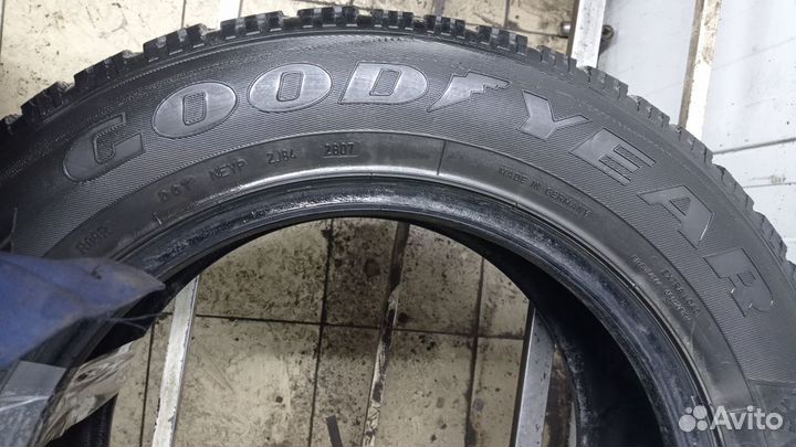 Goodyear UltraGrip 500 255/60 R18