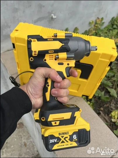 Гайковерт аккумуляторный 2000нм DeWalt. Новый