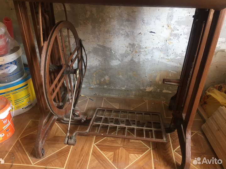 Швейная машина Kohler в тумбе