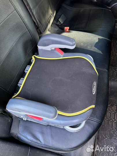 Автомобильное кресло бустер