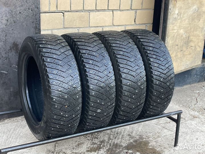 Goodyear UltraGrip Ice Arctic SUV 225/65 R17 102T