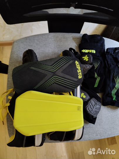 Футбольные бутсы umbro 46 и щитки