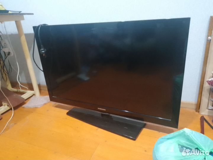 Телевизор фирмы Samsung не рабочий (на запчасти )