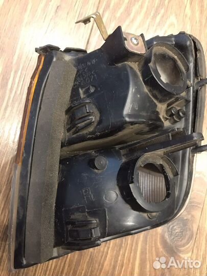 Фара правая Mitsubishi Pajero II