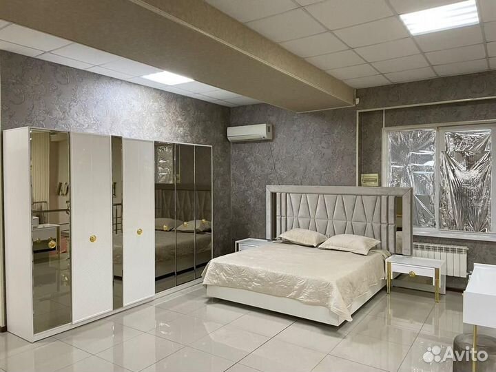 Спальный гарнитур