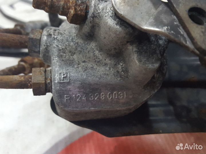 Кран гидра подвески на Mercedes-Benz W140