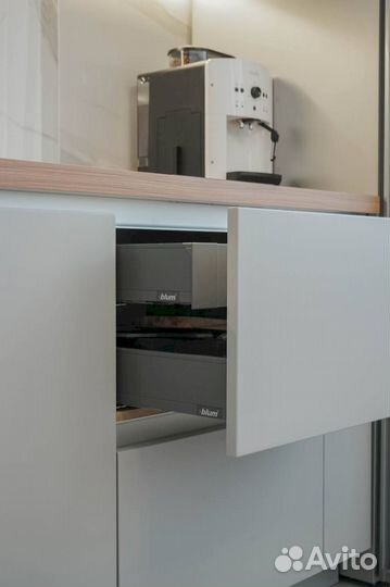 Кухня на заказ под потолок