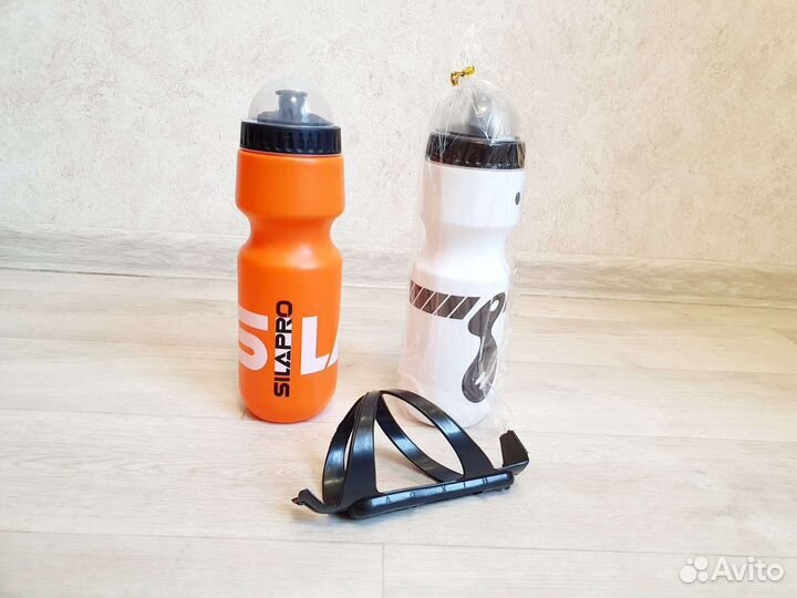 Спортивный бутыль и крепление на раму велосипеда