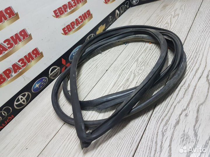 Уплотнитель двери передний левый Kia Rio DC 2001