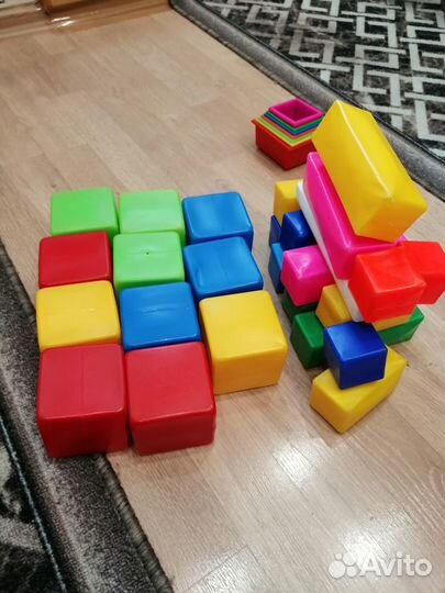 Кубики, сортеры, пирамидки