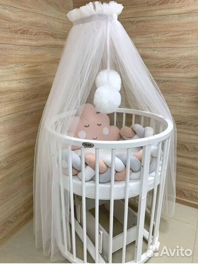 Балдахин с помпонами на детскую кроватку