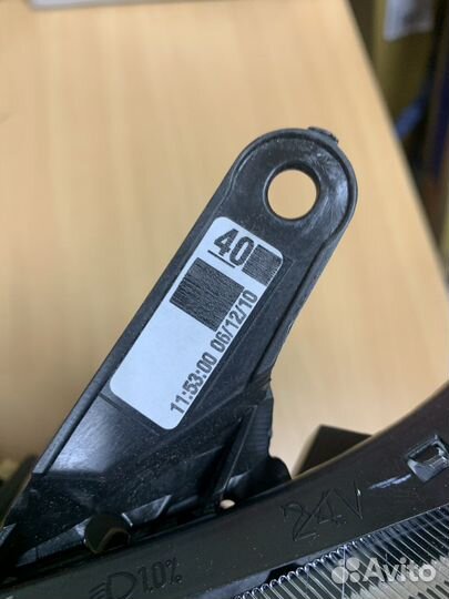 Фара передняя левая Toyota Avensis 8117005240