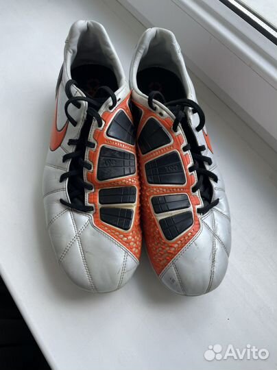Футбольные бутсы nike total90