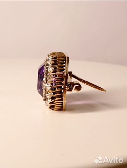 Антикварная золотая брошь с бриллиантами аметистом