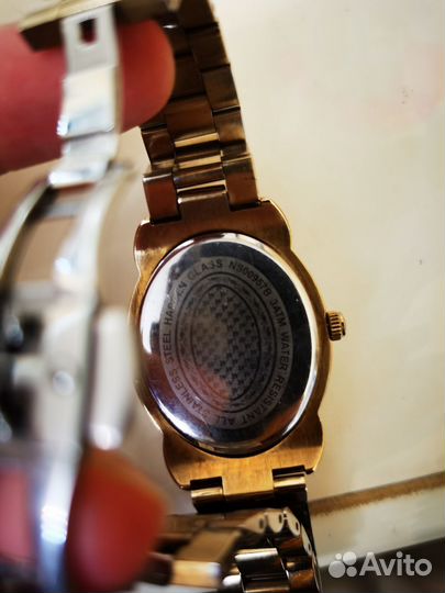 Наручные часы. Женские. Золотой браслет