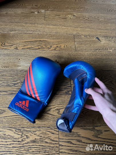 Боксерские перчатки adidas