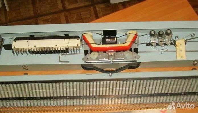 Продаю Вязальную машинку Нева 5