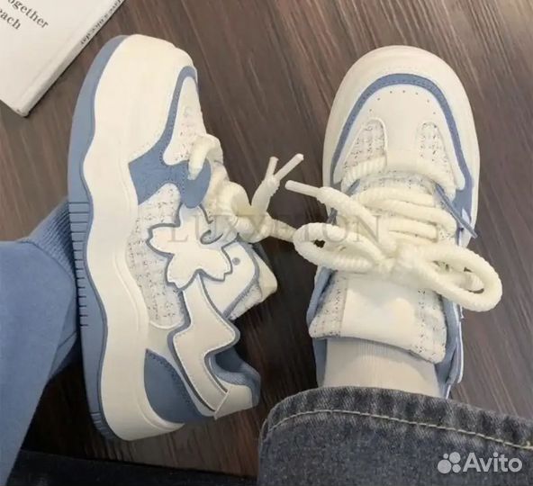 Кроссовки новые