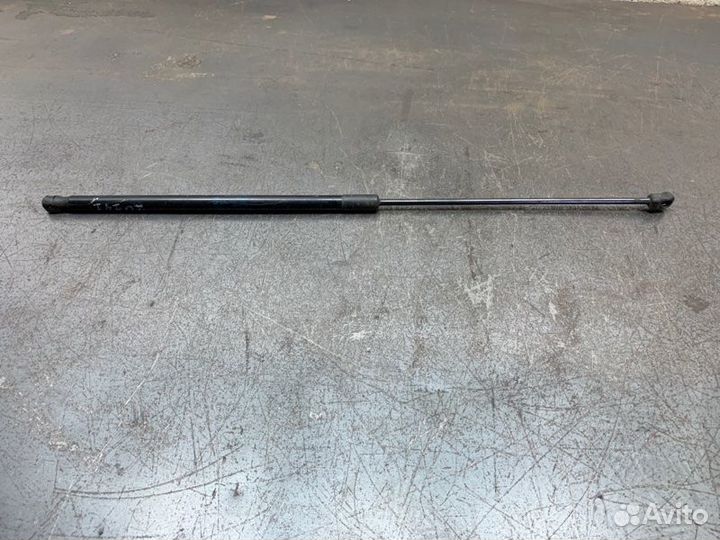 Амортизатор капота Volkswagen Passat универсал