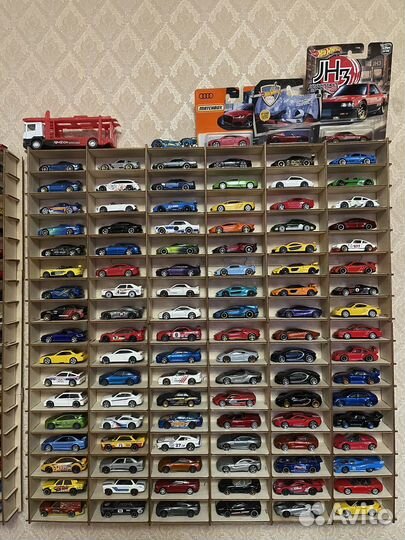 Модель автомобиля hot wheels