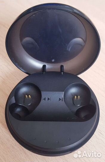 Зарядное для беспроводных наушников JBL