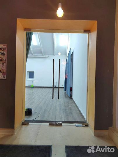 Межкомнатные стеклянные двери на заказ