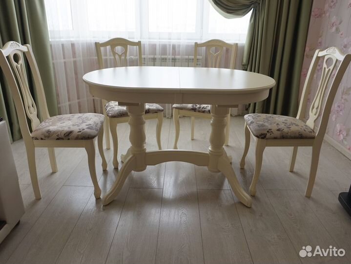 Стол обеденный