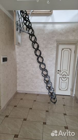 Металлическая чердачная лестница