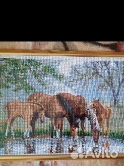 Картина вышитая крестиком. Лошади