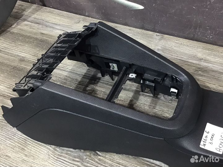 Консоль центральная Volkswagen Jetta 6