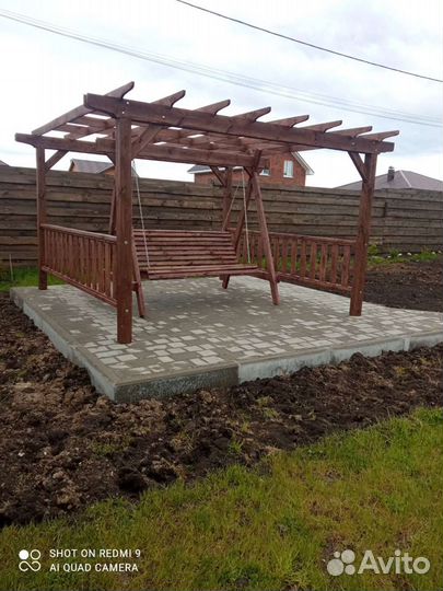 Беседка, пергола с подвесными качелями