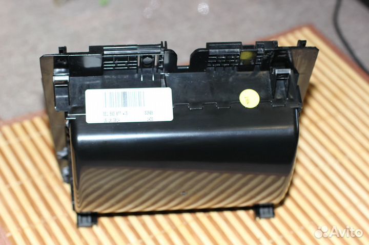 Продаю нишу для телефона Skoda Octavia A7