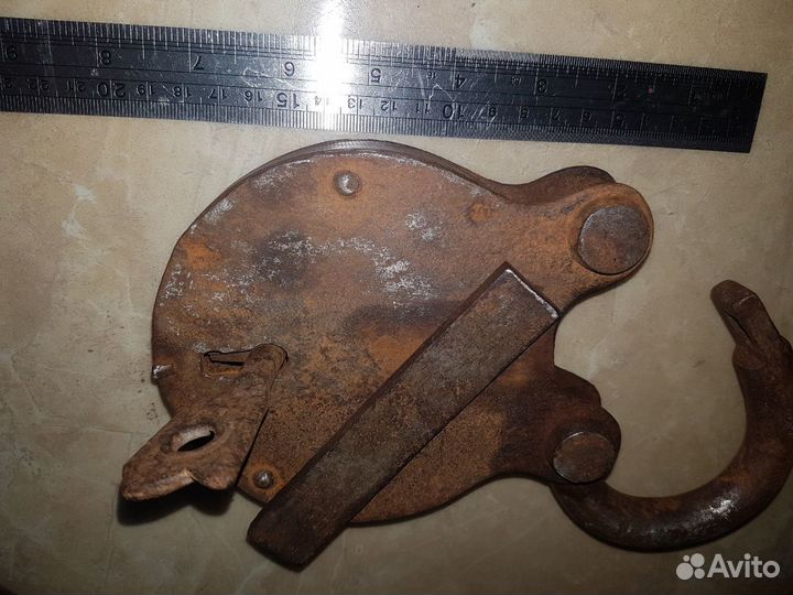 Замок амбарный большой старинный с ключом