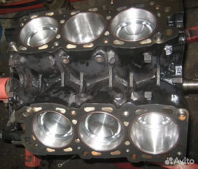 Шорт-блок двигателя 6G74 на Mitsubishi 3.5