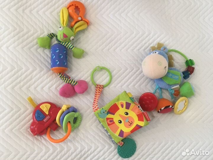 Игрушки на кроватку/коляску/стульчик