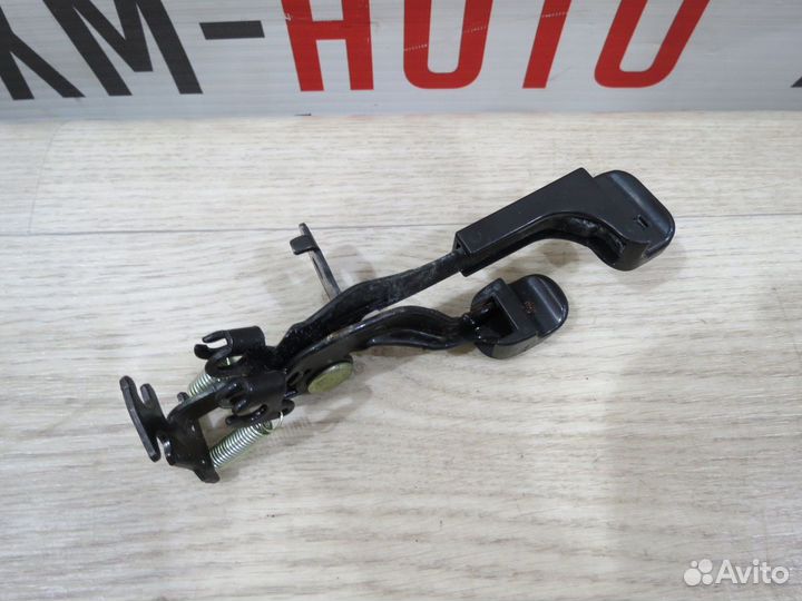 Ручка открывания багажника Hyundai Solaris 2